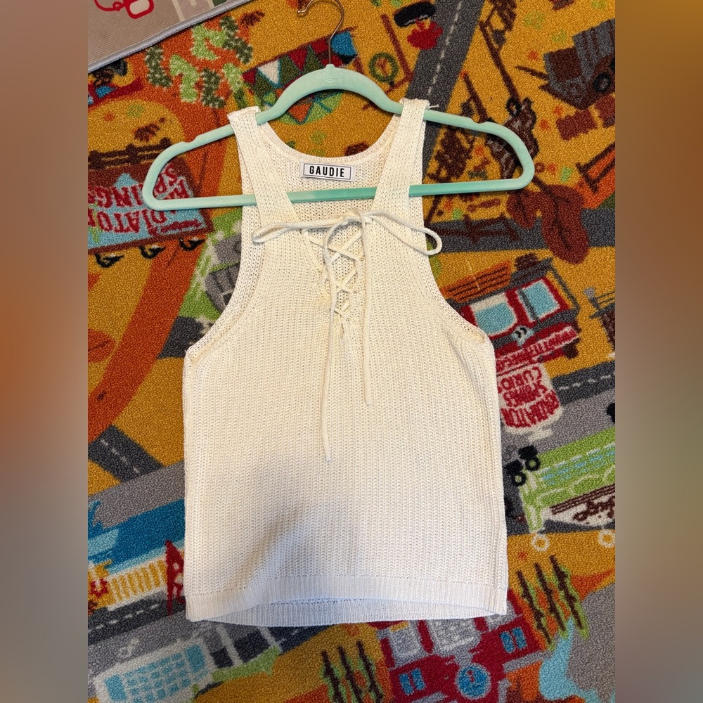 Gaudie and co. Crocheted sleeveless shirt with toe